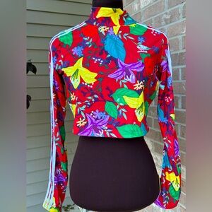 ADIDAS sS red floral cropped top Super cute w/ signature 3 stripes down sleeves